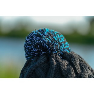 KNITTED BOBBLE