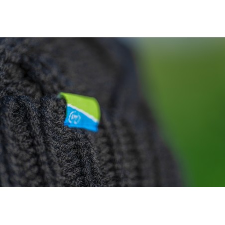 KNITTED BOBBLE