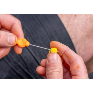 FINE GATED LATCH NEEDLE